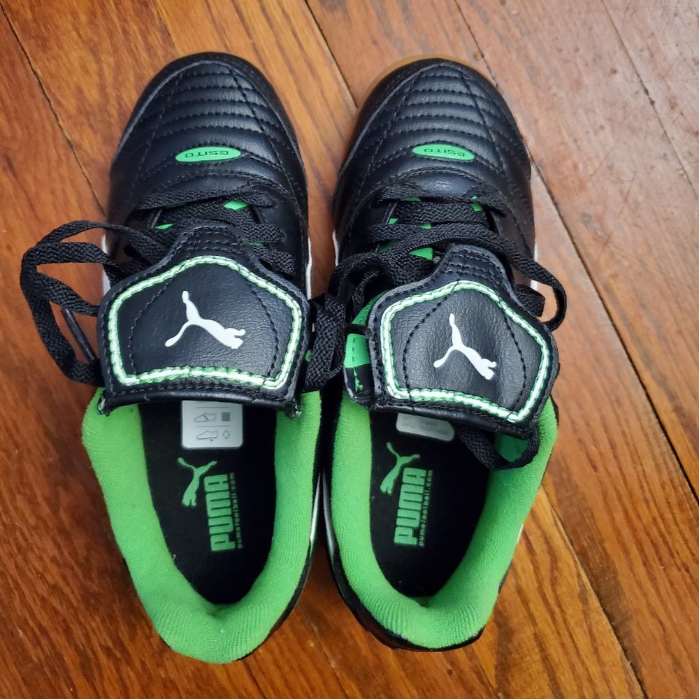 Brand new Puma Esito Finale indoor soccer sneakers